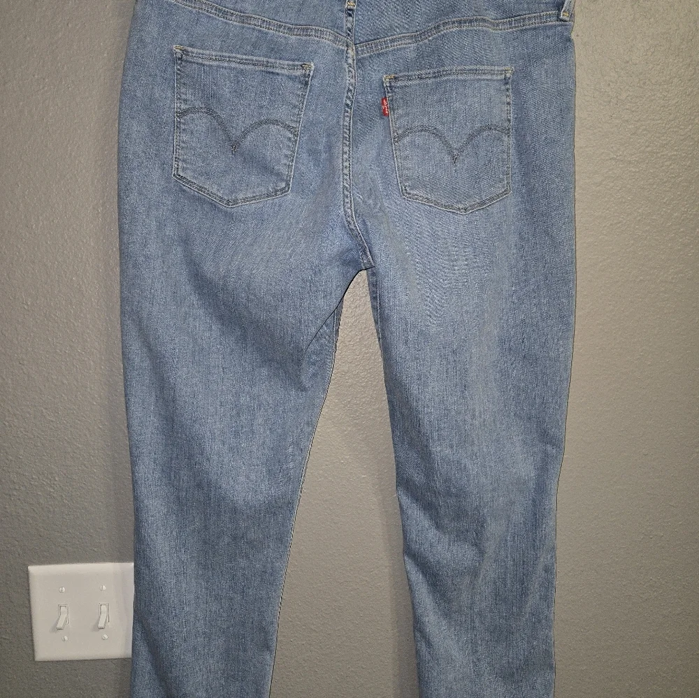Levis Classic Mid Rise Skinny Lightwash Buttonfly Jeans Size 16